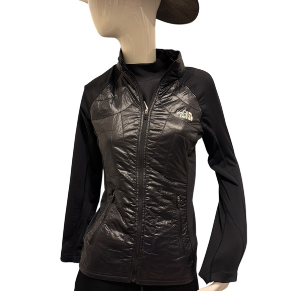 The North Face Women's Black Ski Jacket in great condtions. Soft, lightweight - Picture 2 of 16